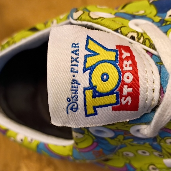 VANS RARE LIMITED EDITION Toy Story Aliens Woody and Buzz Women's 6.0 Men's 4.5 - Picture 11 of 14